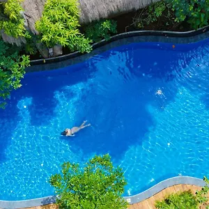 3* Station touristique Tree House Mutu Village